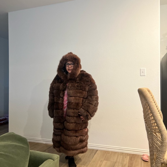 Beautiful “ REAL”brown fox with hood - Picture 10 of 10